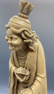 lot 313 image: Beautiful Vintage Oriental Statue of an Old Woman