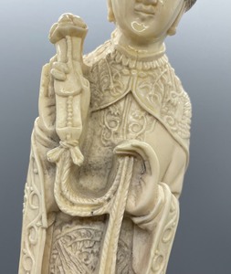 lot 320 image: Intricately Carved Statue Depicting a Chinese Empress