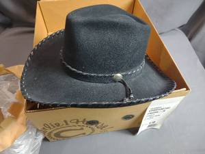 lot 3 image: Charlie Horse Box Says Size 7 18,  XXX Fur Blend Cowboy Hat