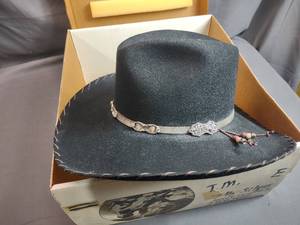 lot 4 image: Charlie Horse Size 7 18 and 57,  XXX Fur Blend Cowboy Hat