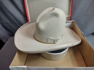 lot 5 image: 4 X Beaver John B. Stetson Company Size 7 18 and 57