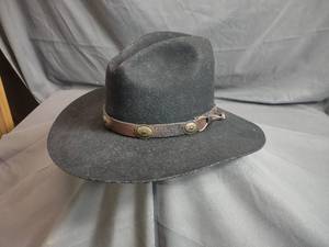 lot 7 image: Bailey Tombstone Cowboy Hat Size 7 18 53