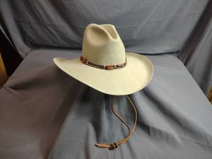 lot 9 image: Resistol XX Premium Wool Size 7 18 57 Cowboy Hat