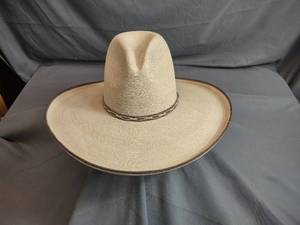 lot 17 image: Atwood La Ranchera Cowboy Hat