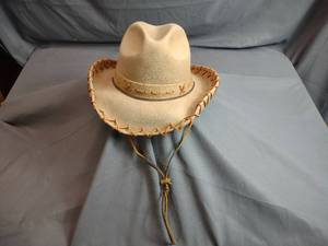 lot 19 image: Unmarked Curved Brim Cowboy Hat