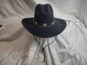 lot 24 image: Bailey XX Wool Blend Tombstone Cowboy Hat Size 7 14