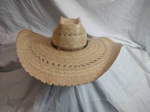 lot 28 image: Straw Hat Unmarked