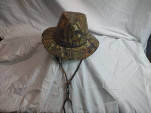 lot 31 image: Camo Hat