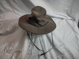 lot 32 image: Mossy Oak Hat