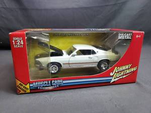 lot 79 image: 1969 Ford Mustang Mach 1 124 by Johnny Lightning