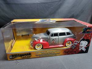 lot 98 image: Betty Boop 1939 Chevy Master Deluxe by Jada