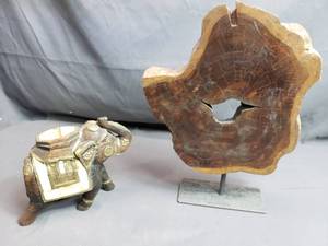 lot 118 image: Vintage Carved Elephant and Wood Slab Dcor