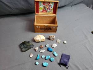 lot 119 image: Rocks, Turquoise, Quartz and Cigar Box