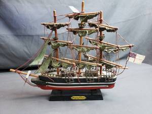 lot 125 image: Flying Cloud Model Ship