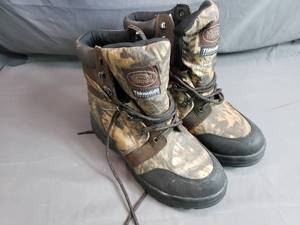 lot 37 image: Northwest Territory Thinsulate Size 13 Boots