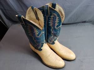 lot 38 image: Justin Cowboy Boots Size 11 D