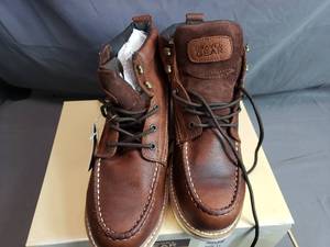 lot 40 image: Gravel Gear Size 11 Wide 6 Moc Toe Wedge Boots, New