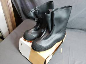 lot 41 image: Servis Size 11-13 Rubber Overboots - New