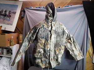 lot 158 image: Stearns Camo Rain Jacket XXL