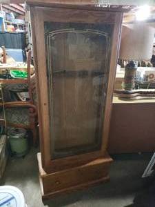 lot 174 image: Tall Glass Front Gun Gase