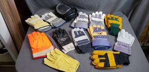 lot 215 image: 12 Pairs of Gloves and Kneepads