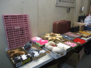 lot 24 image: Household and Folding Pet Crate