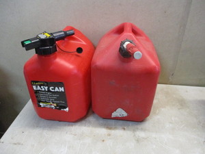 lot 44 image: 2 Gas Cans