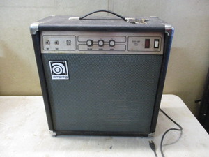 lot 68 image: Ampey B-100 Guitar Amp