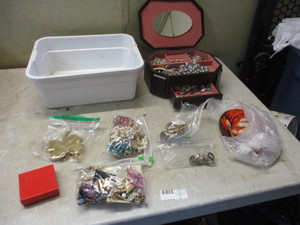 lot 79 image: Lot of Costume Jewelry