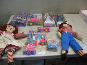 lot 86 image: New Dolls Raggidy Ann and Andy
