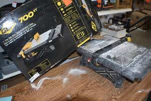 Qep tile wet saw with extension table