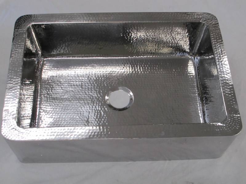 lot 380 image: Hammered Stainless Steel - Kitchen Farmhouse Sink - 33