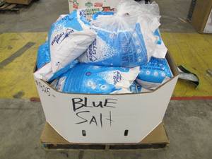 lot 348 image: Pallet of 1325 lbs Diamond Crystals Solar Naturals Salt Crystals for Water Softeners
