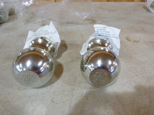 lot 15 image: 2 Valley 2 516 Tow Balls