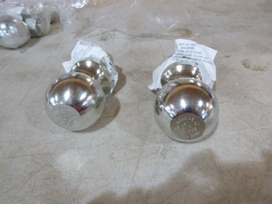 lot 16 image: 2 Valley 2 516 Tow Balls