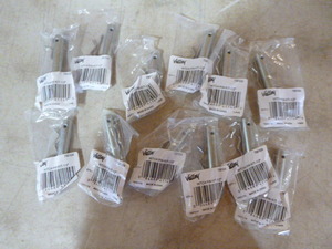 lot 45 image: 12 Hitch Pin Kits