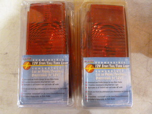 lot 75 image: 2 Blazer Submersible 12V StopTailTurn Lights