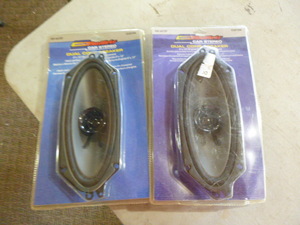 lot 124 image: 2 Metra Roadworks Dual Con Speakers