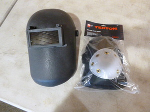 lot 167 image: Welders Mask and Knee Pads