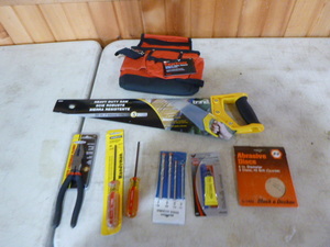 lot 179 image: Tekton Utility Tool Pouch with a Variety of Tools