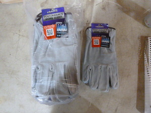 lot 182 image: 1 Dozed Pair of AMG Performance Work Gloves