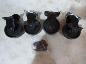 lot 185 image: Set of Casters