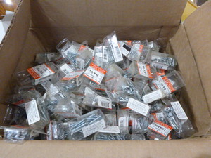 lot 192 image: Box of Wood Screws