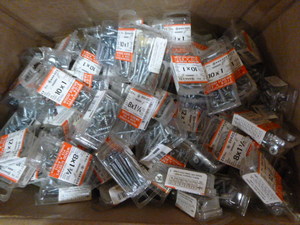 lot 193 image: Box of Wood Screws