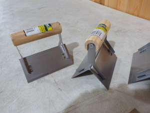 lot 202 image: 5 Richard Outside Corner Trowels
