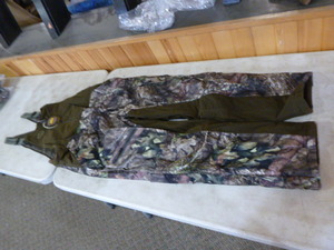 lot 218 image: Mossy Oak Yukon Gear Hunting Bibs