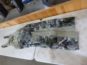 lot 225 image: Mossy Oak Yukon Gear Hunting Bibs