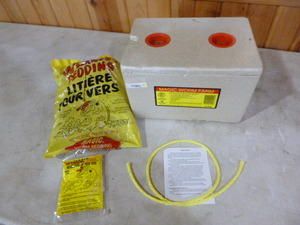 lot 257 image: Sport Fish Restoration Magic Worm Farm