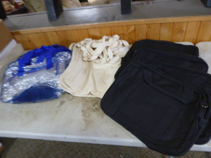 lot 290 image: Lot of Totes