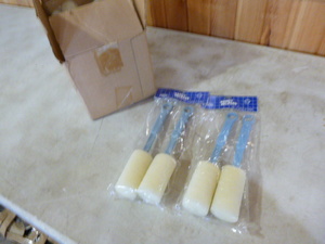 lot 312 image: Case of Handy Helpers Foam Bottle Cleaners